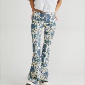 Free People Penny Pull On Printed Flare Jeans Size 26 Blue Paisley
